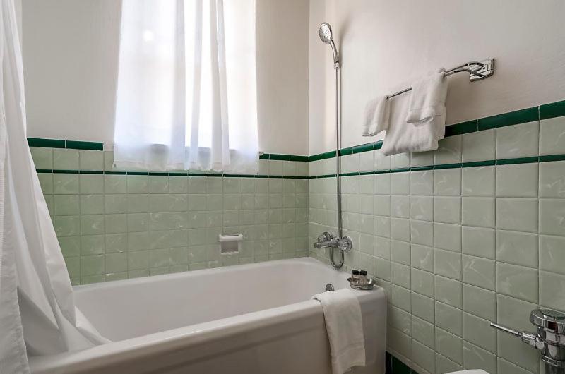 Ryan Hotel 월리스 외부 사진
